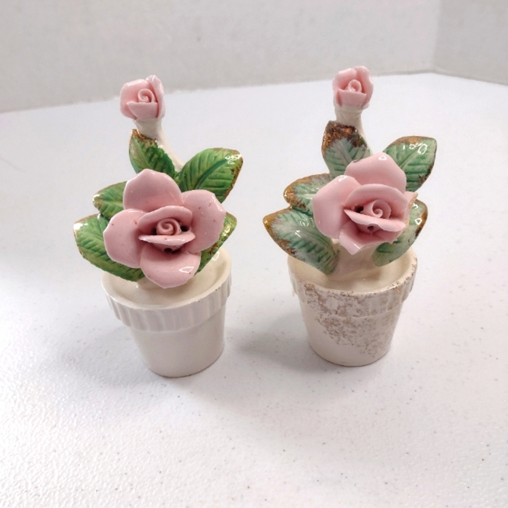 Flower Pot Two Pink Roses Salt and Pepper Shakers Japan Made (GS2).
